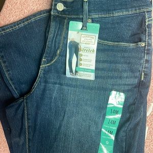Size 14m Levi Strauss Signature Gold curvy straight